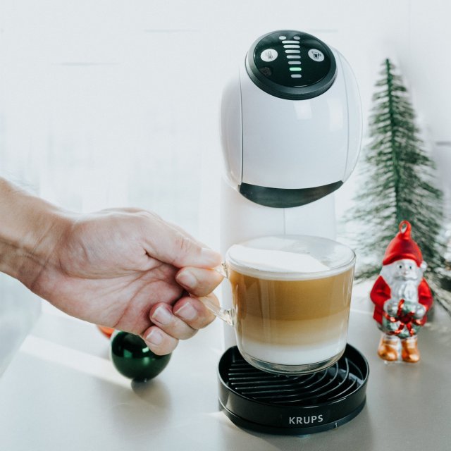 Starbucks Toffee Nut Latte & NESCAFE Dolce Gusto Machine KANT
