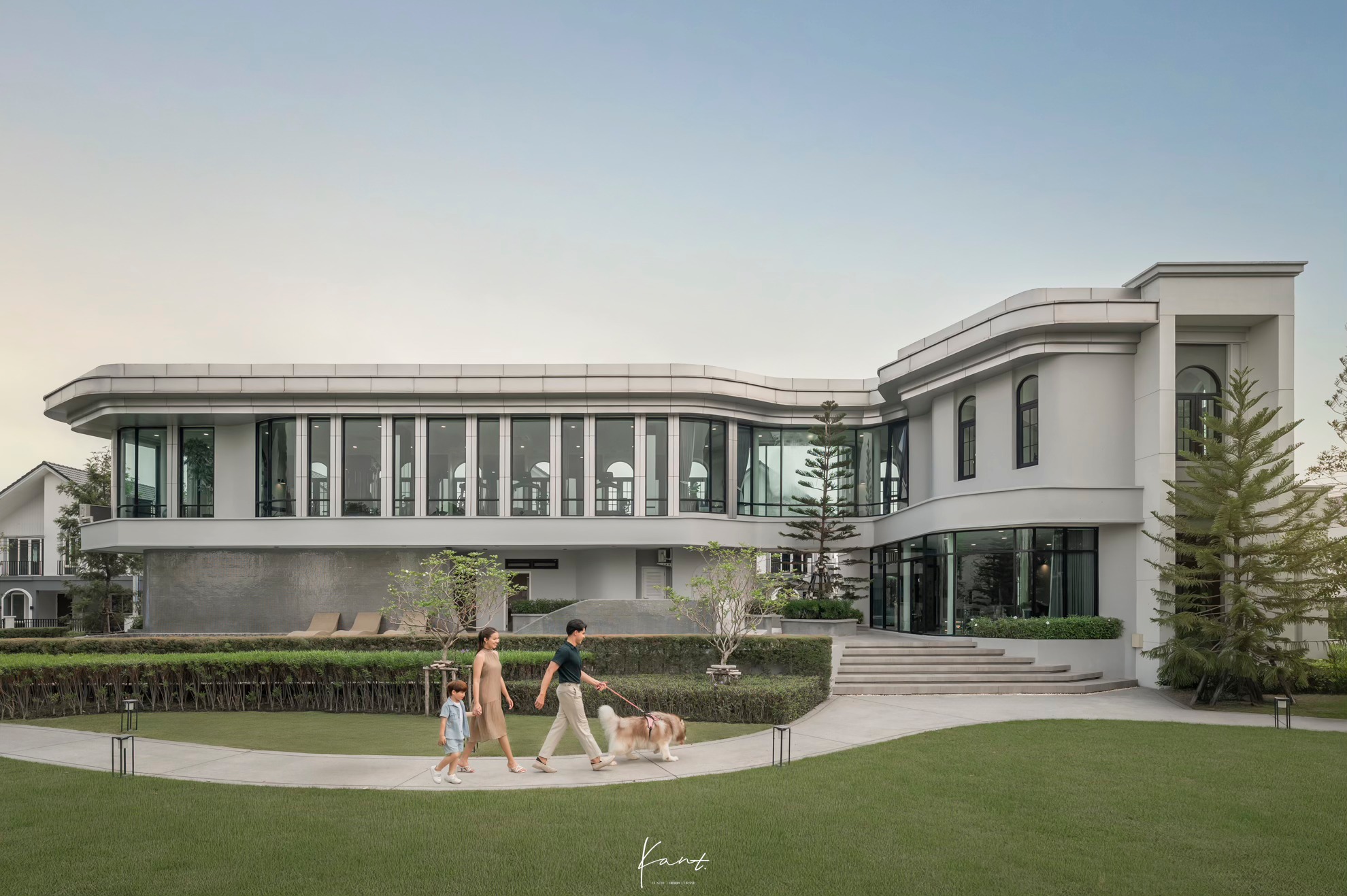 Clubhouse CHEREA VICINITY พร้อมสนามหญ้าสีเขียว