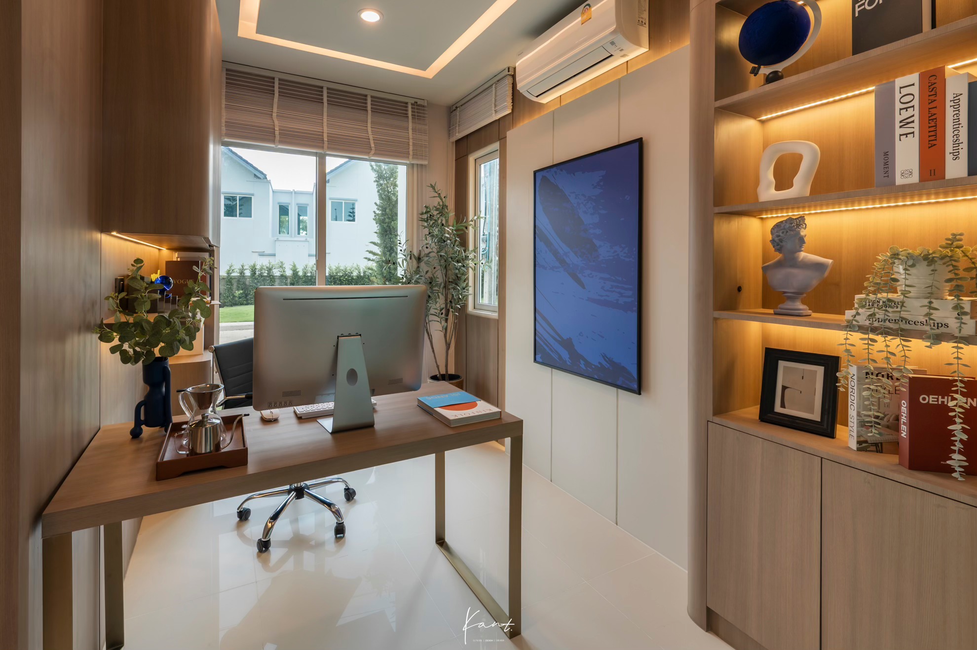 Walk-in Closet Master Bedroom CHEREA VICINITY