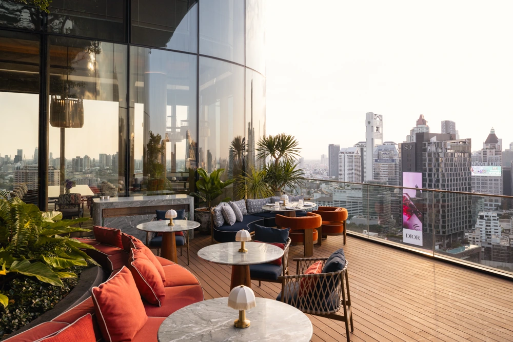 ระเบียงกลางแจ้ง ANdAZ Terrace วิวเส้นขอบฟ้ากรุงเทพ