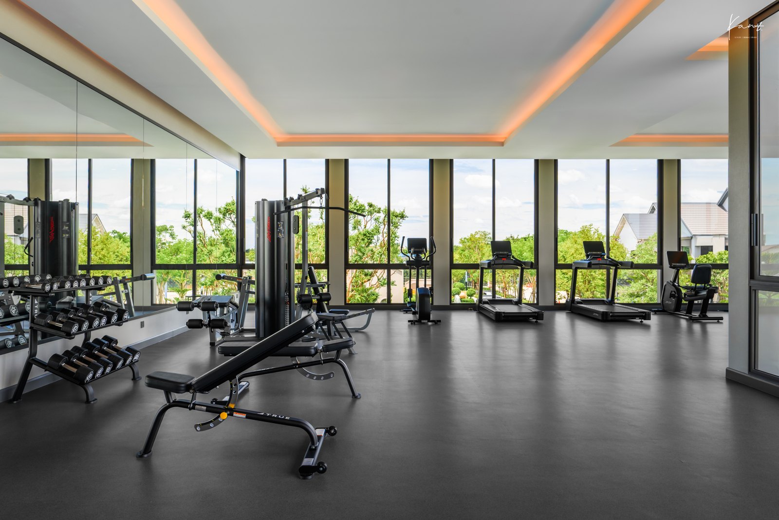 ห้องฟิตเนสกระจกรอบด้านมองออกสู่สวนกลาง Grand Bangkok Boulevard ราชพฤกษ์-พรานนก