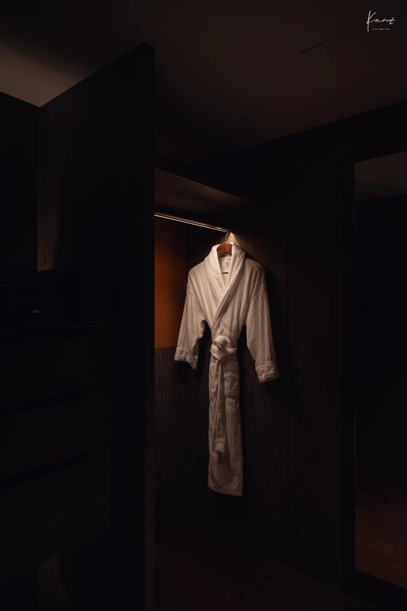 ห้องแต่งตัวและเสื้อคลุมอาบน้ำในห้องพัก