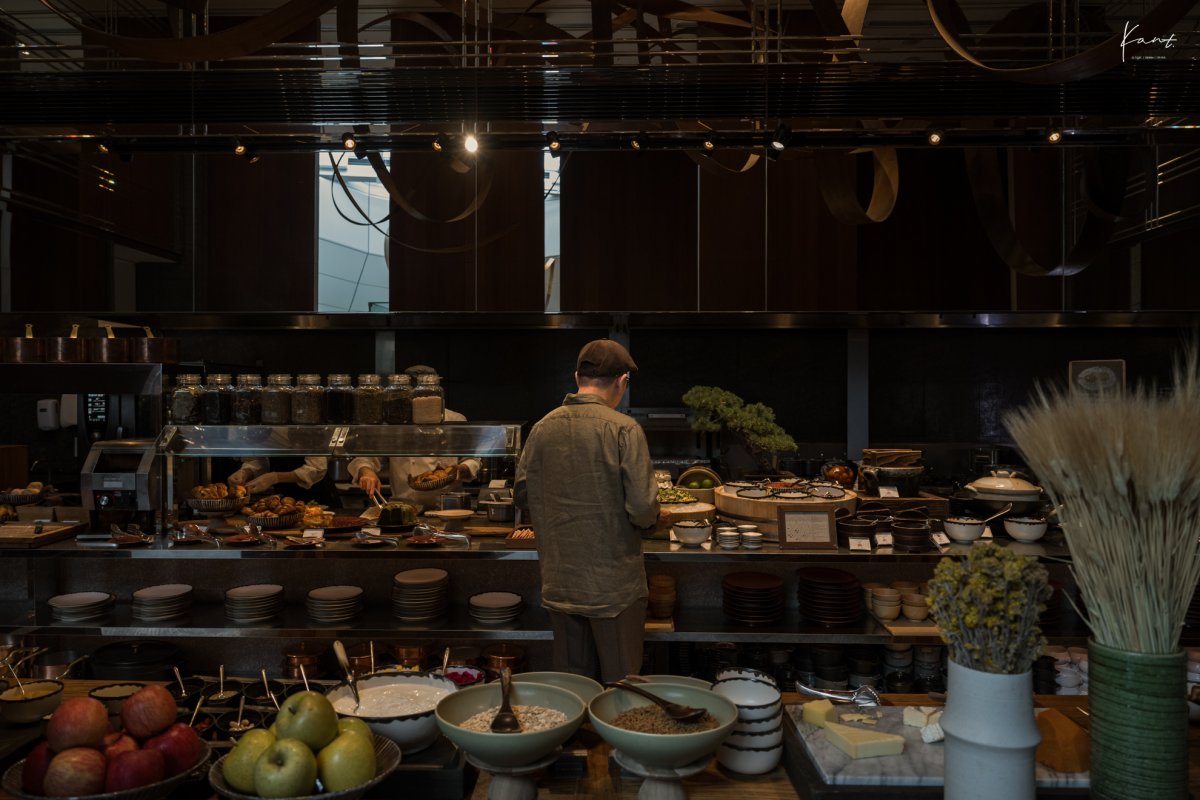 ไลน์อาหารเช้ากึ่งบุฟเฟต์ที่ The Tavern ของ Andaz Tokyo