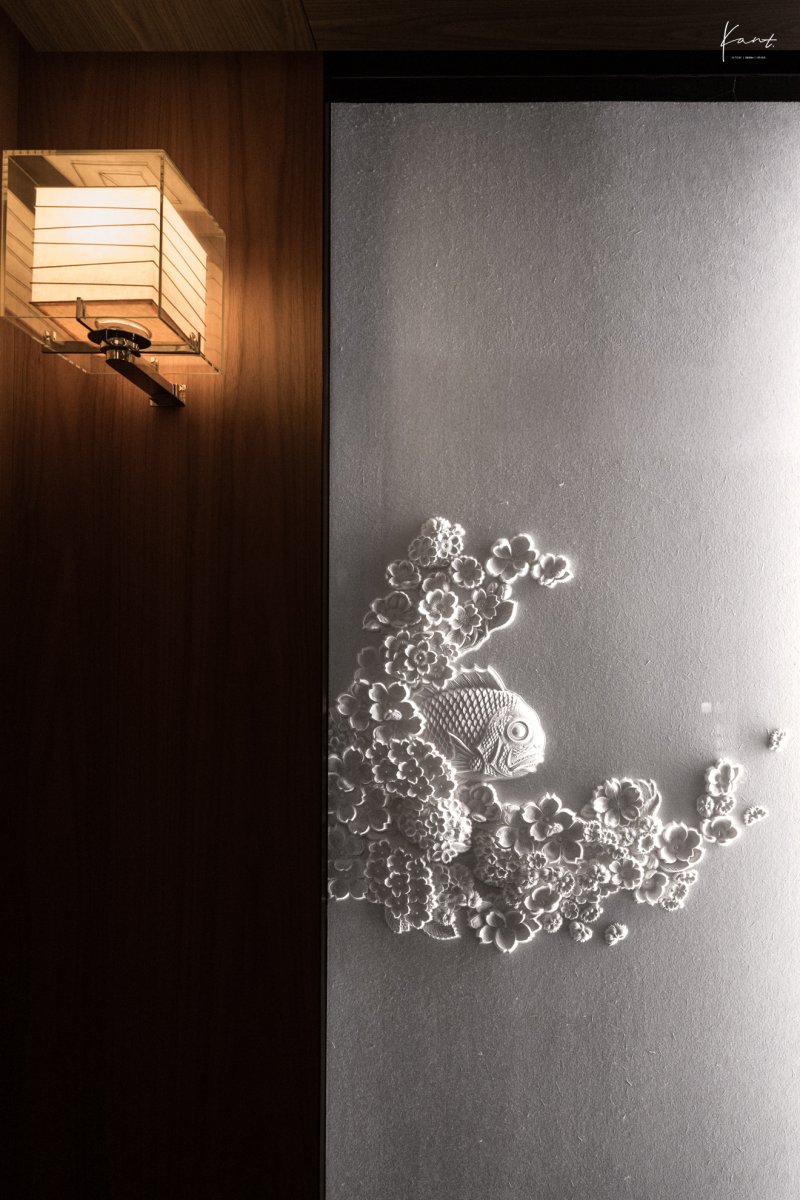 งานกระดาษวาชิปั๊มลวดลายสามมิติภายในลิฟต์ Andaz Tokyo