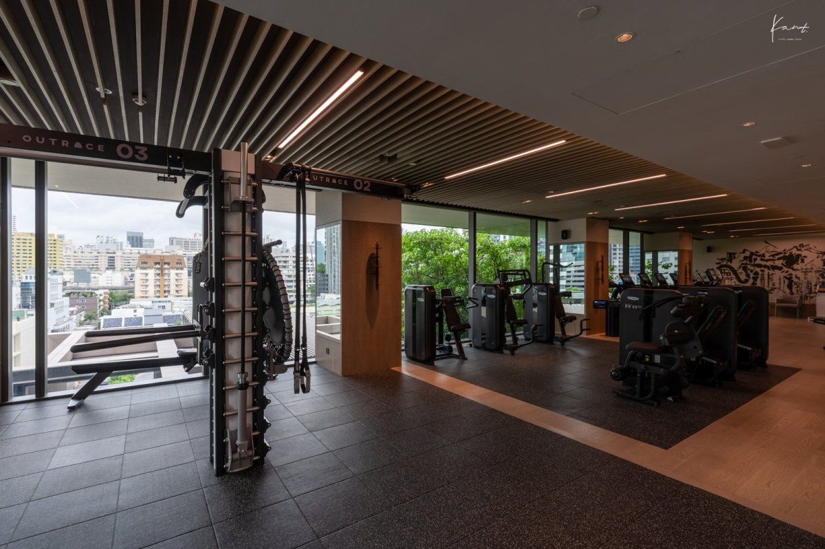 ฟิตเนสเปิด 24 ชั่วโมงบนชั้น 10 พร้อมอุปกรณ์ Technogym