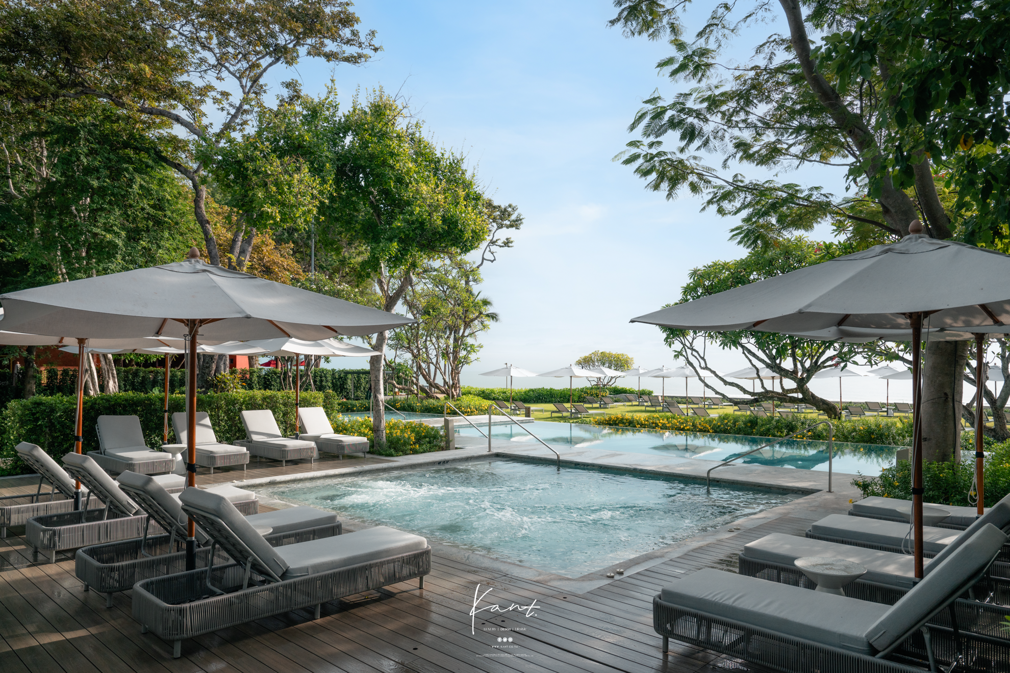 Beach Pool สระหลายระดับฝั่งหน้าชายหาดของ THE BARAI