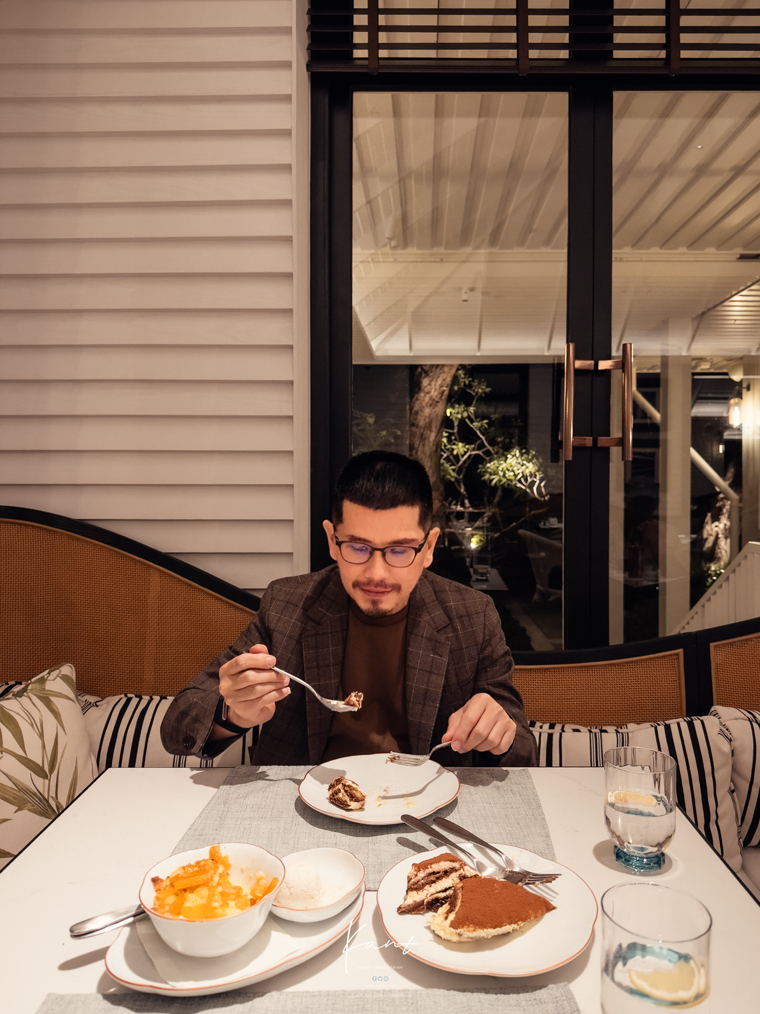 กานต์ระหว่างมื้อค่ำที่ White Cottage