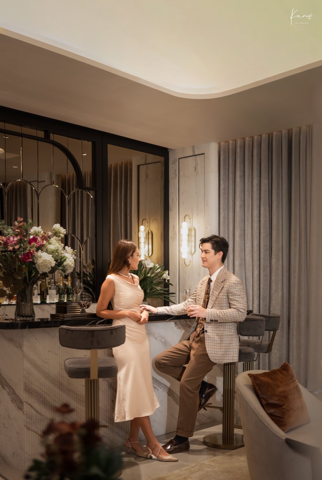 เคาน์เตอร์บาร์หินอ่อนพร้อมกระจกโค้งด้านหลัง THE CITY รามอินทรา - วงแหวน 3