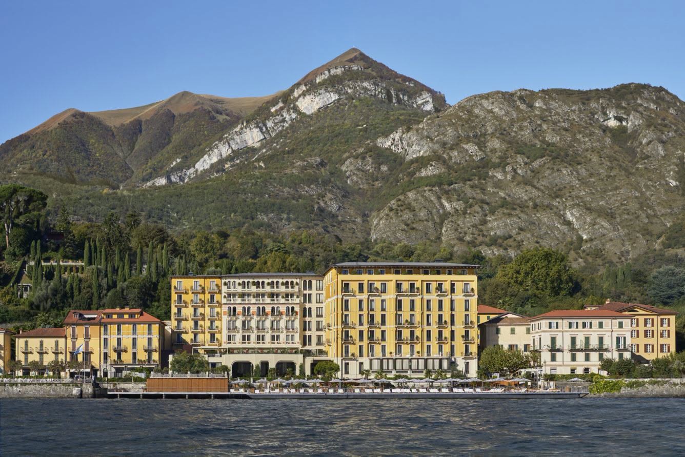 อาคารพาลาซโซของ The Lake Como EDITION ที่ Cadenabbia di Griante มองจากกลางทะเลสาบ