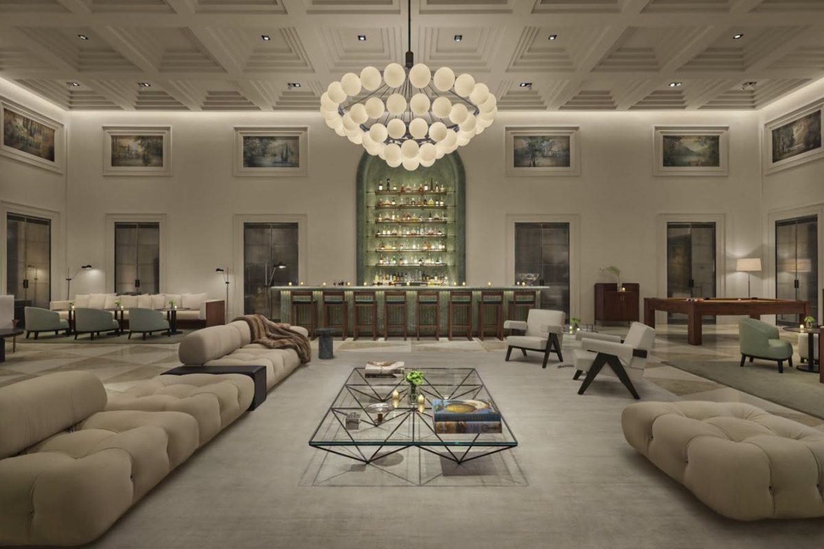 ล็อบบี้ของ The Lake Como EDITION กับโซฟาโมดูลาร์และโต๊ะกลางกระจกทรงเรขาคณิต