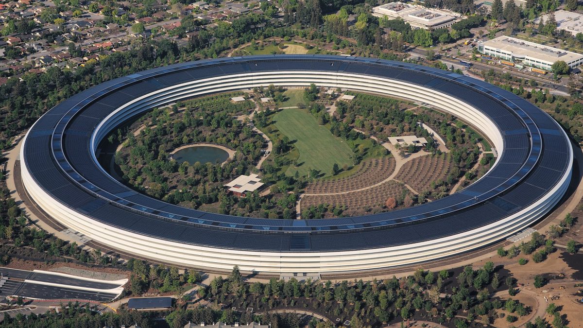ภาพมุมสูง Apple Park สำนักงานใหญ่ทรงวงแหวนของ Apple ที่คูเปอร์ติโน รัฐแคลิฟอร์เนีย