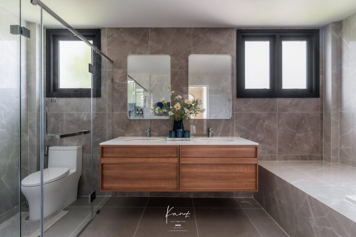 Master Bathroom เคาน์เตอร์ลอยหน้าบานไม้ อ่างล้างหน้าคู่