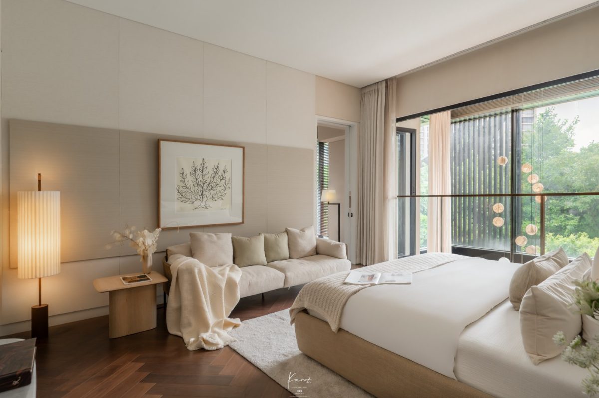 Master Bedroom โทนเอิร์ธโทนกับพื้นไม้ลายก้างปลา